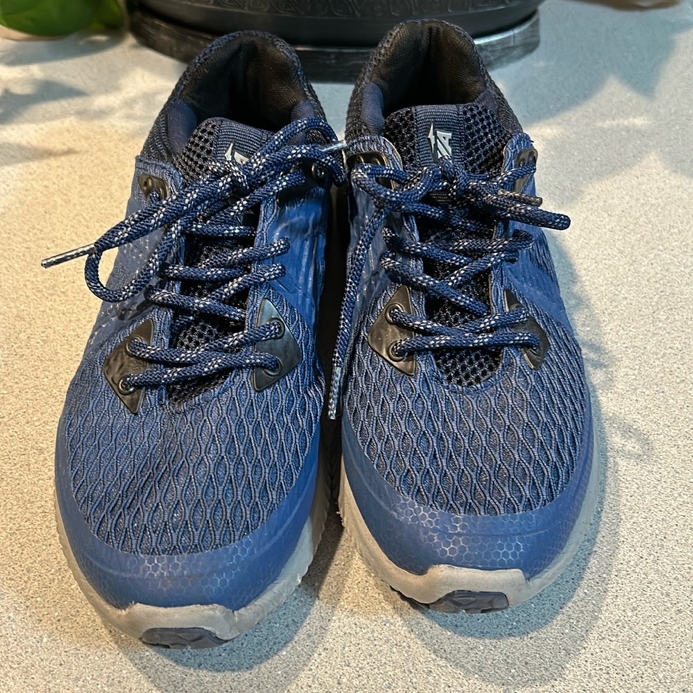 Avia sz 8.5 Blue Athletic Shoes.  Mesh Uppers,  Lace Up.